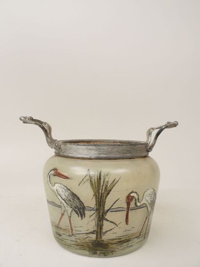 Pot à biscuits en verre émaillé à décor de...