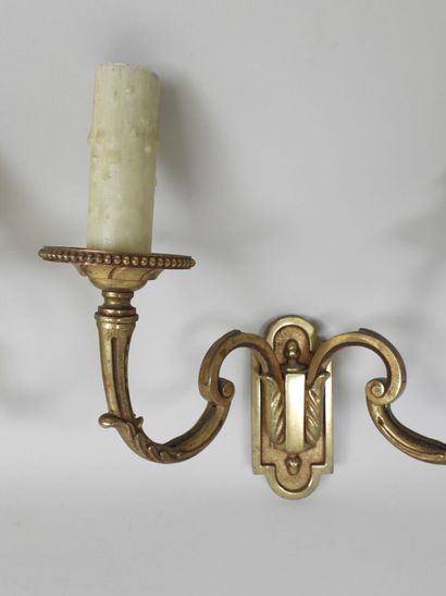 Paire d'appliques en bronze doré à deux bras...