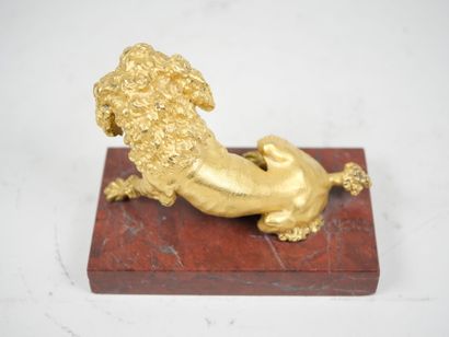 École française XIXe. 
Chien assis. 
Sculpture...