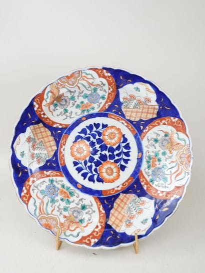JAPON, fin XIXe.
Important plat en porcelaine...