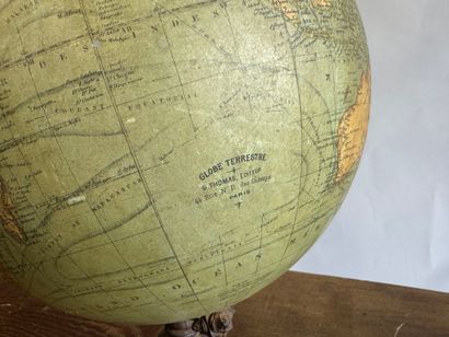 G.THOMAS in PARIS.
Lithographed paper globe...