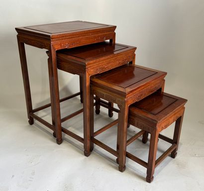 CHINE, XXe.
Quatre tables gigognes rectangulaires...
