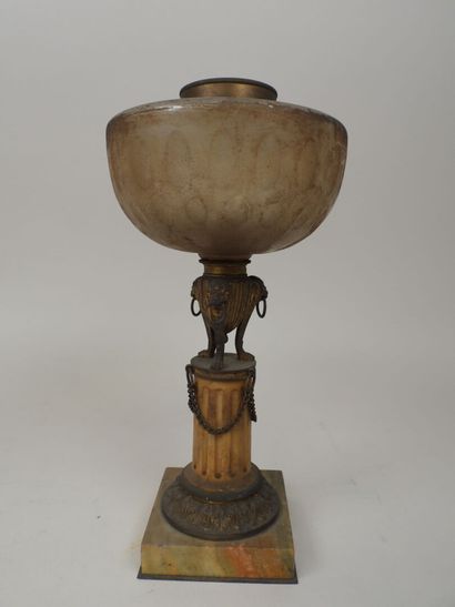 Pied de lampe à pétrole en bronze, la base...