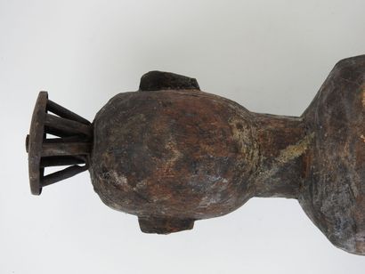 AFRIQUE. 
Sculpture en bois et métal à figure...