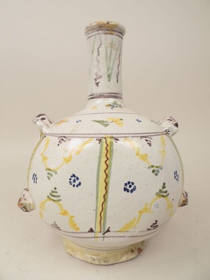NEVERS, XIXe.
Gourde en faïence polychrome...