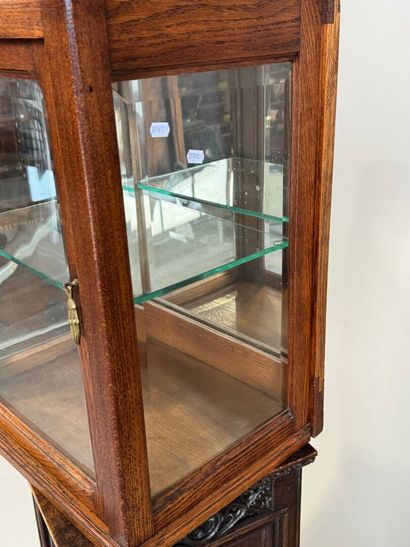 Petite vitrine rectangulaire à poser en chêne...