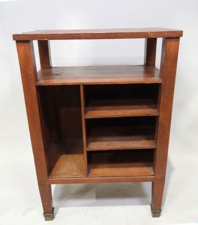 Petit meuble de rangement en bois, comportant...