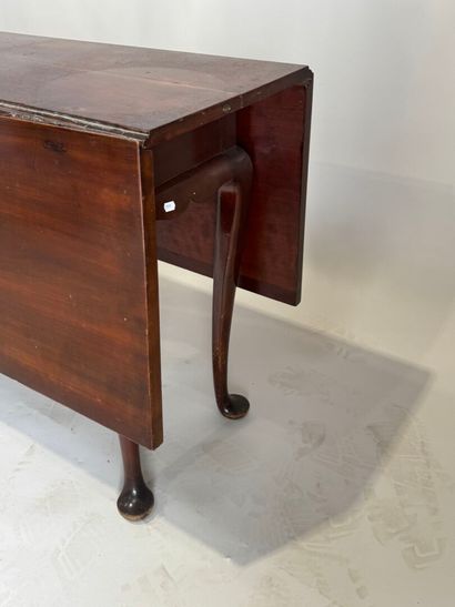 Table en acajou, le piétement 