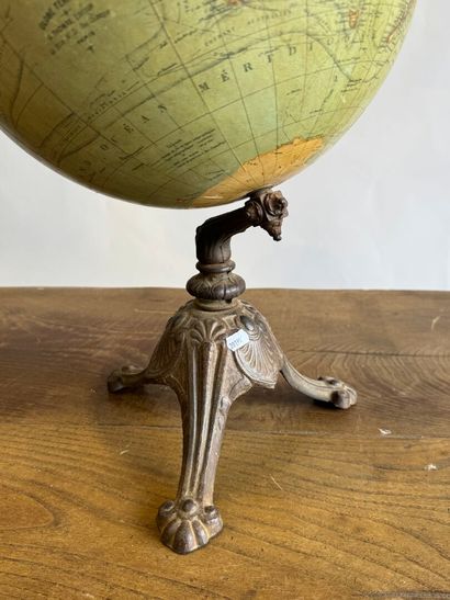G.THOMAS in PARIS.
Lithographed paper globe...