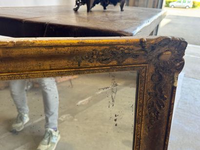 Rectangular mirror in wood and gilded stucco...