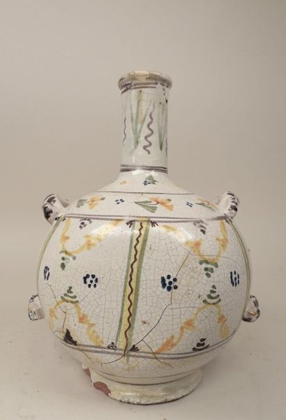 NEVERS, XIXe.
Gourde en faïence polychrome...