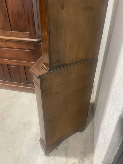 Encoignure à deux corps en acajou, la partie...