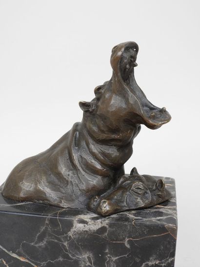 MILO (XXe).
Les deux hippopotames.
Groupe...