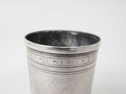 Timbale en argent 950/1000e à décor guilloché,...