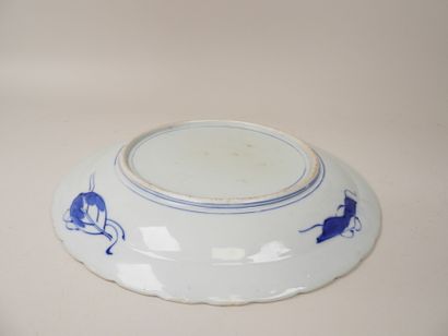 JAPON, fin XIXe.
Important plat en porcelaine...