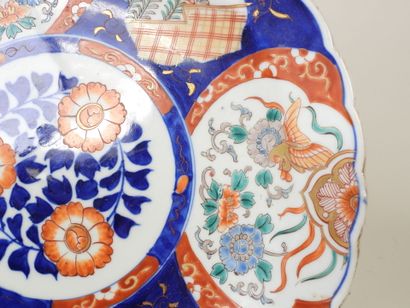 JAPON, fin XIXe.
Important plat en porcelaine...