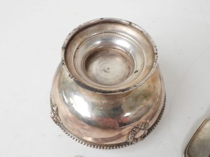 Lot en argent 950/1000e comprenant :
- un...