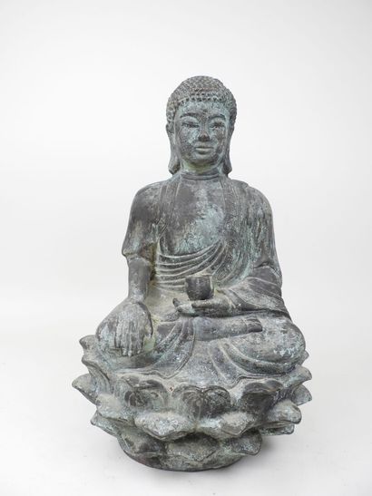 CHINE, XXe.
Bouddha assis sur un lotus. 
Sujet...