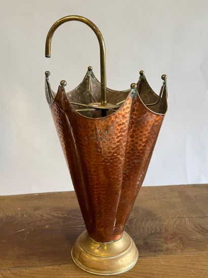 Copper and brass umbrella holder.
H. 56 cm.
(small...