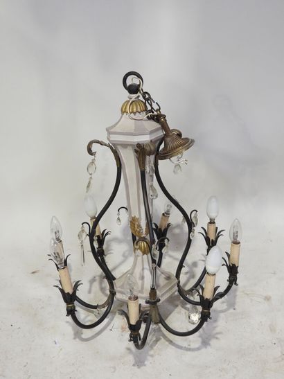 Lustre à huit bras de lumière en bois laqué...