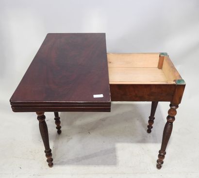 Table à jeu portefeuille en bois et placage,...