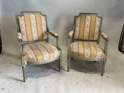 Deux fauteuils à la reine pouvant former...