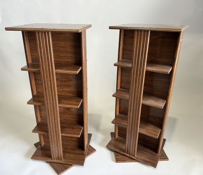 Deux étagères pivotantes en bois stratifié,...