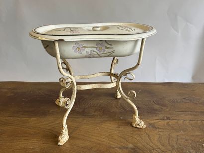 Bidet in enameled sheet metal with flower...