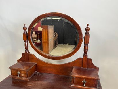 Commode-coiffeuse en bois façon acajou, la...