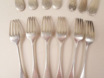 Lot de 7 cuillères et 6 fourchettes en argent...
