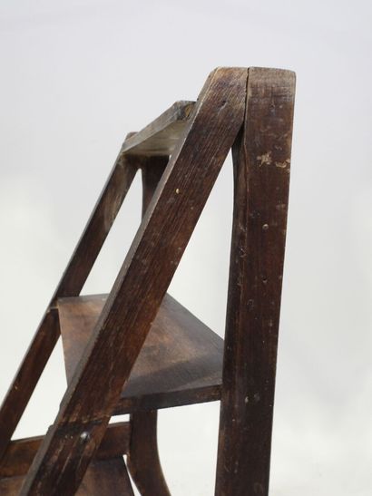 Chaise de bibliothèque pliante en bois formant...
