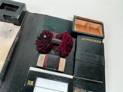 Sous-main de correspondance en cuir noir,...