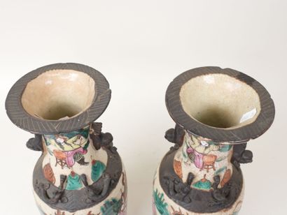 NANKIN, XIXe.
Paire de vases en faïence à...