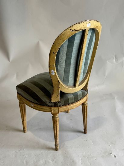 Chauffeuse in white lacquered wood, with...