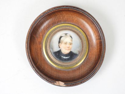 Miniature ronde sur os dans un encadrement...