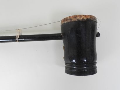 CHINE, XXe.
Violon Erhu à deux cordes en...