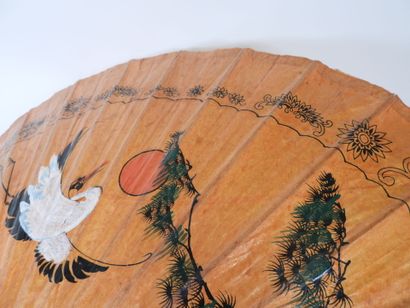 CHINE, XXe.
Ombrelle en bois en papier, à...