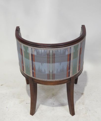 Fauteuil d'enfant en acajou, le dossier gondole,...