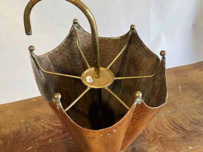 Copper and brass umbrella holder.
H. 56 cm.
(small...
