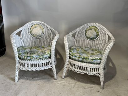 Deux fauteuils en osier tressé et bois courbé...