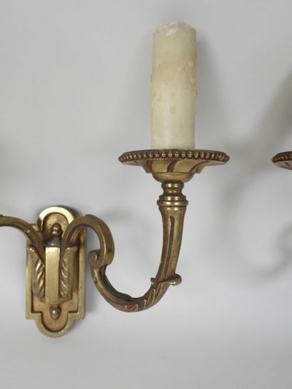 Paire d'appliques en bronze doré à deux bras...