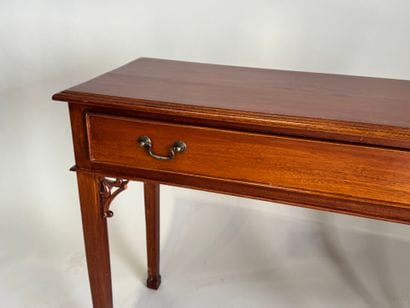 Console en bois teinté mouluré, ouvrant par...