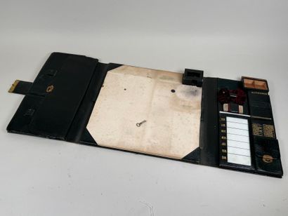 Sous-main de correspondance en cuir noir,...