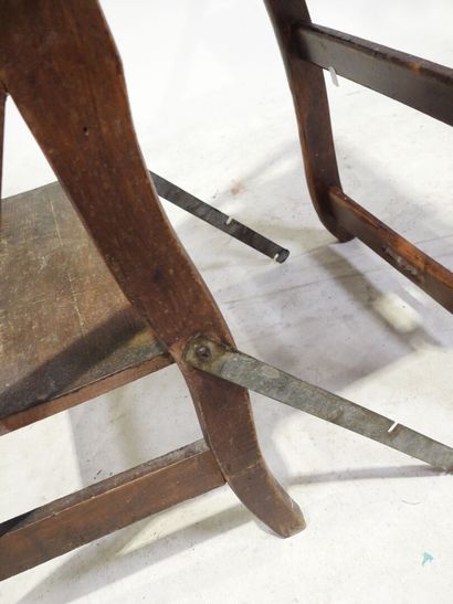 Chaise de bibliothèque pliante en bois formant...