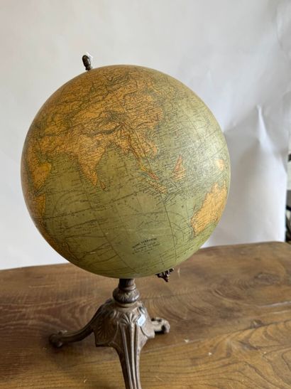G.THOMAS in PARIS.
Lithographed paper globe...