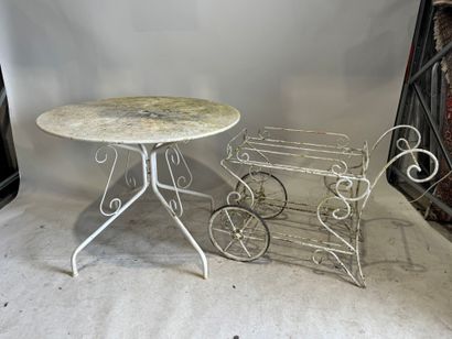 Ensemble de jardin en métal laqué blanc comprenant;
-...