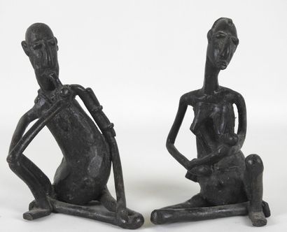 AFRIQUE, XXe.
Femme allaitant et homme fumant...