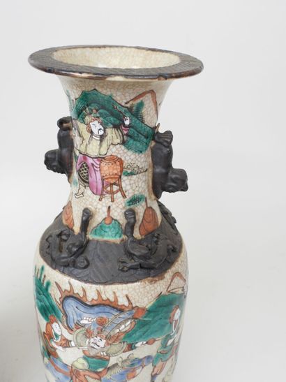 NANKIN, XIXe.
Paire de vases en faïence à...