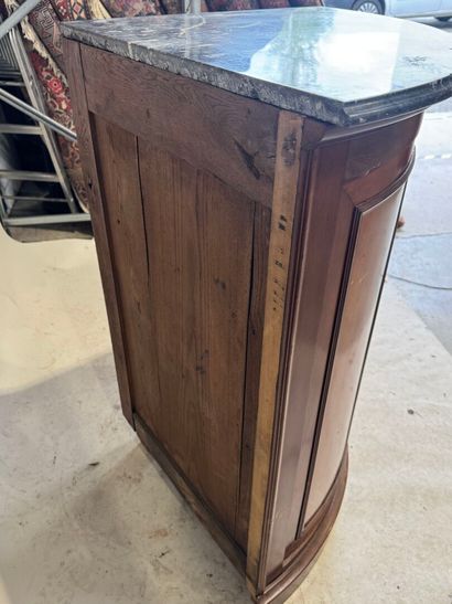 Importante encoignure à hauteur d'appui en...