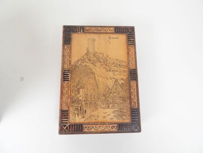 Réunion de deux boîtes en bois, l'une à courrier...